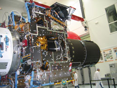 © Thales Alenia Space - Intégration du module de service et du tube central en salle ISO 8 Intégration du module de service et du tube central en salle ISO 8