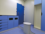 Sas personnel salle propres pour le passage d'une zone classe ISO 8 à ISO 6